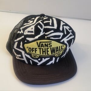 VANS OF THE WALL Abstract Design Trucker Hat